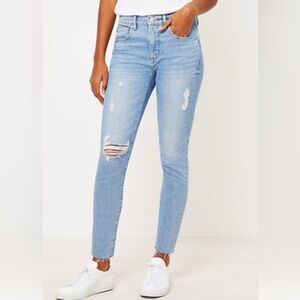 LOFT skinny jeans in light indigo wash, size 27/4 petite